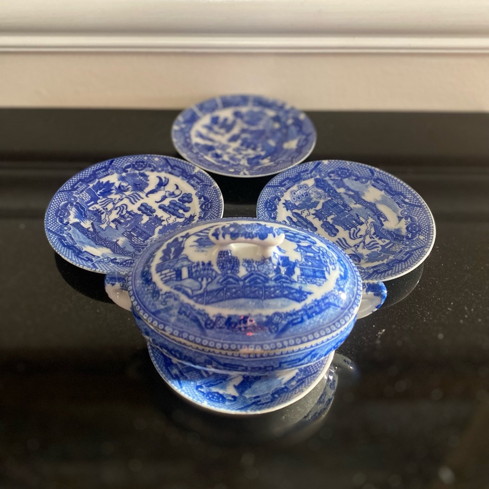 Vintage Japanese porcelain small dish set - Picture 1 of 8